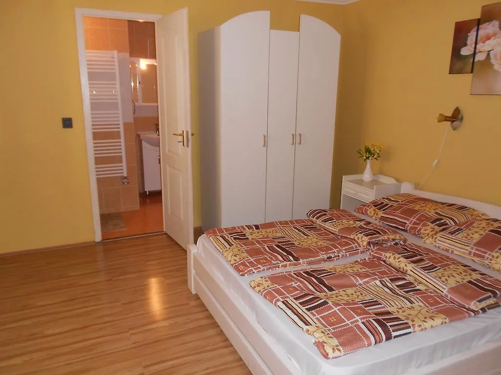 Bora Vendeghaz Apartment Eger